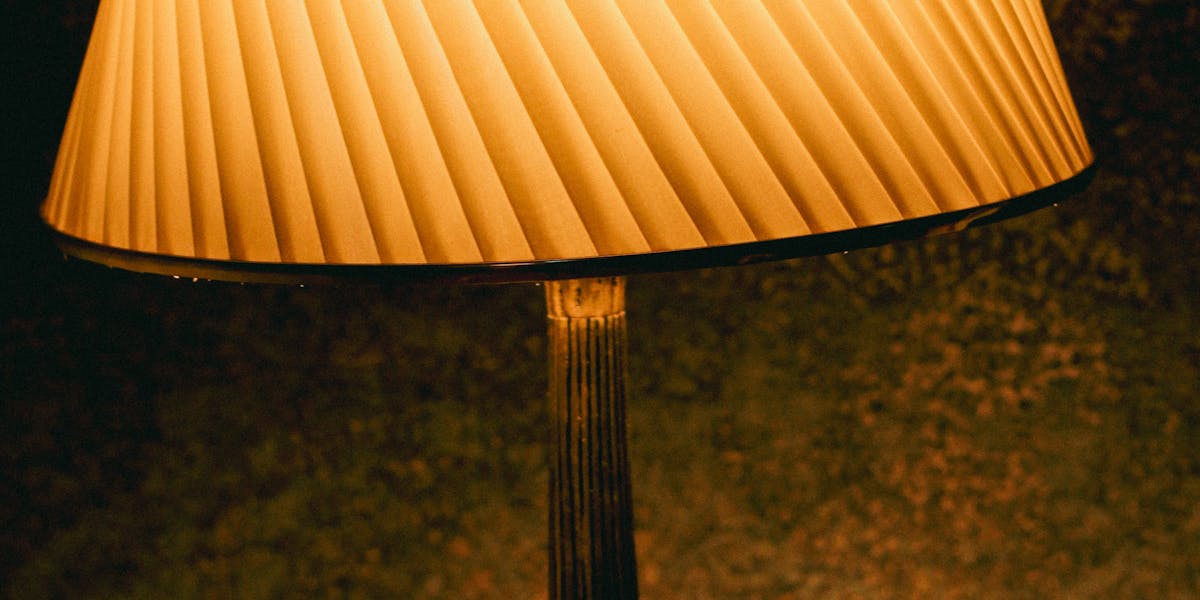 Warum deine gedimmte LED krankenhauskalt bleibt — und was Gluehfaeden besser konnten