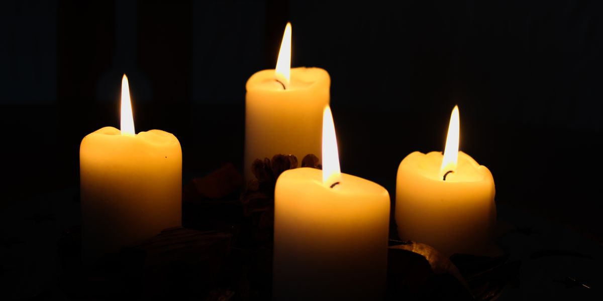 LED-Kerzen für den Adventskranz: Worauf es beim Kauf ankommt
