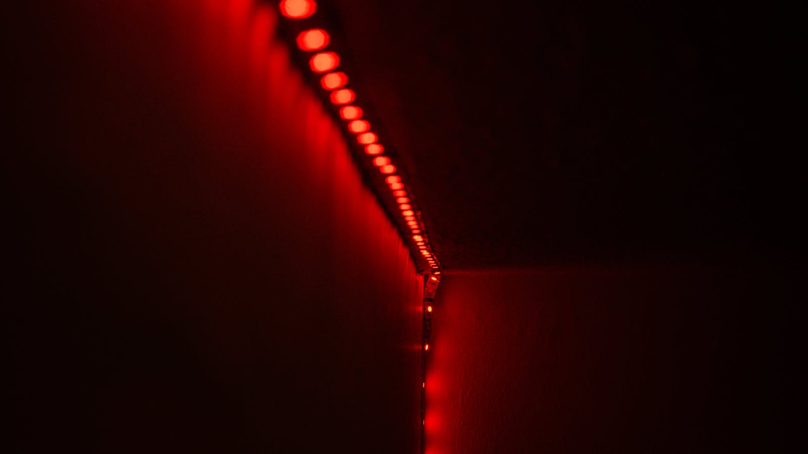 Warum deine 5m LED-Stripe am Ende immer dunkler ist und was wirklich hilft