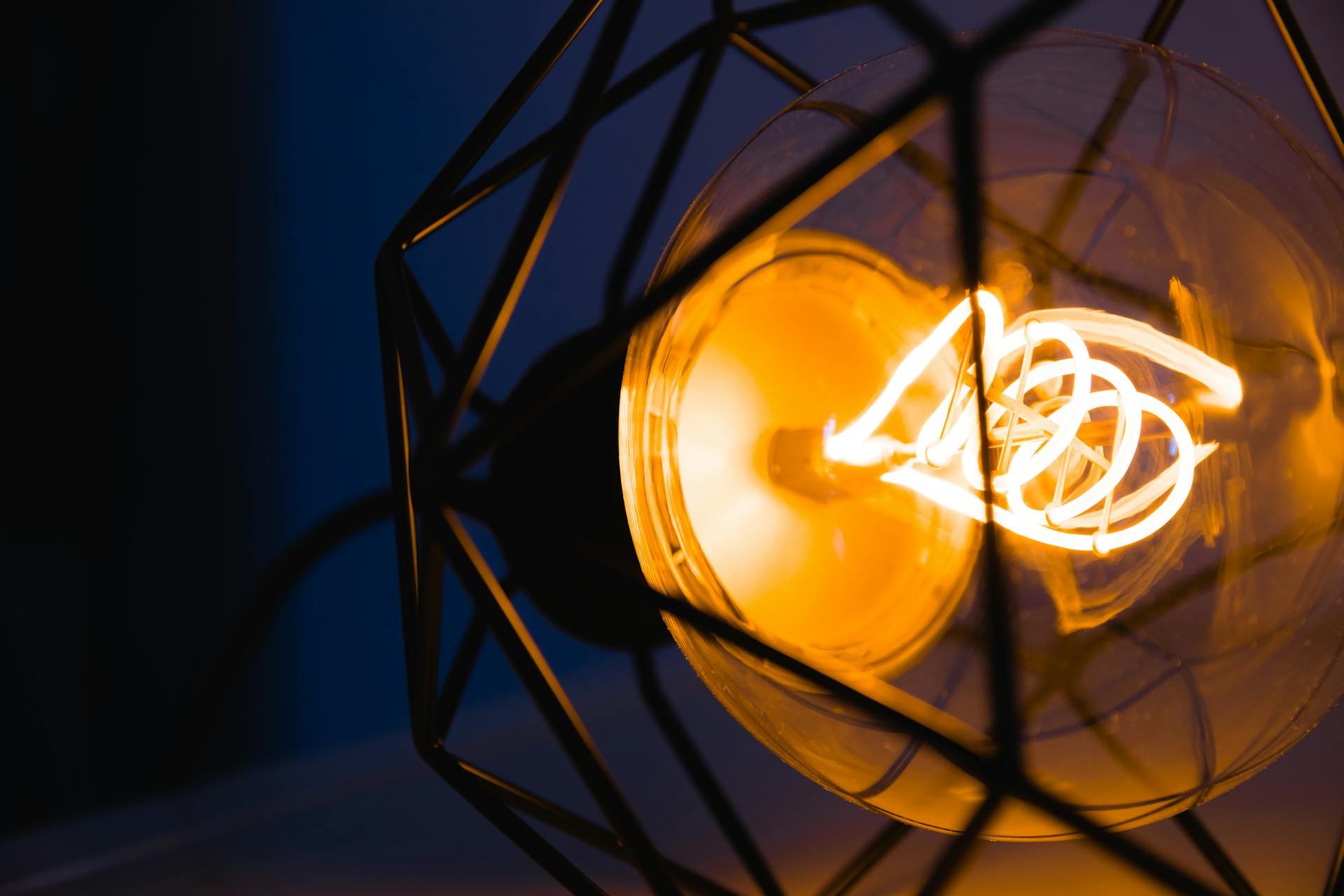 Niedervolt-Halogen-Verbot 2026: Was die EU-Verordnung wirklich ändert, was schon 2023 verboten wurde, und warum Ihr alter G4-Trafo trotzdem nicht in den Müll muss