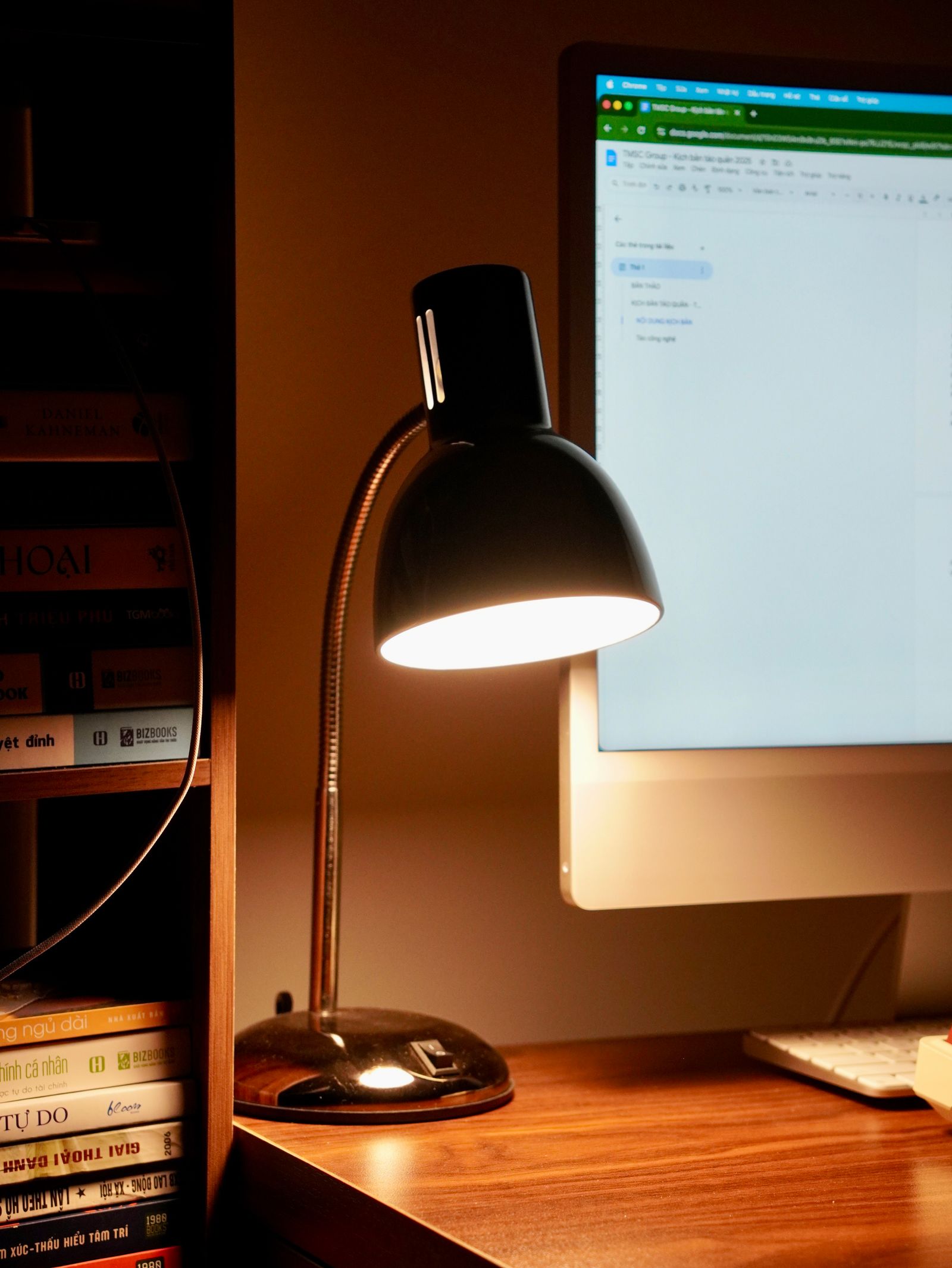 Wie viel Lumen für die Schreibtischleuchte? Warum 800 lm oft nicht reichen (2026)