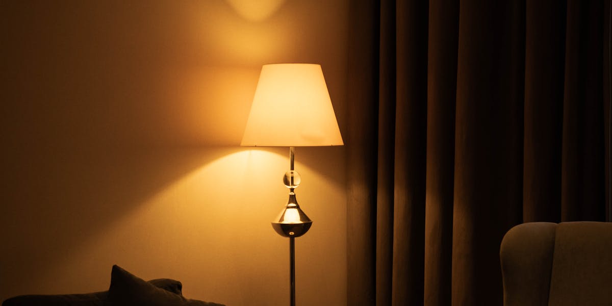 Wieviel Lumen für welchen Raum: Die Tabelle für 12, 15, 20 und 30 Quadratmeter, und warum die Standardformeln oft danebenliegen